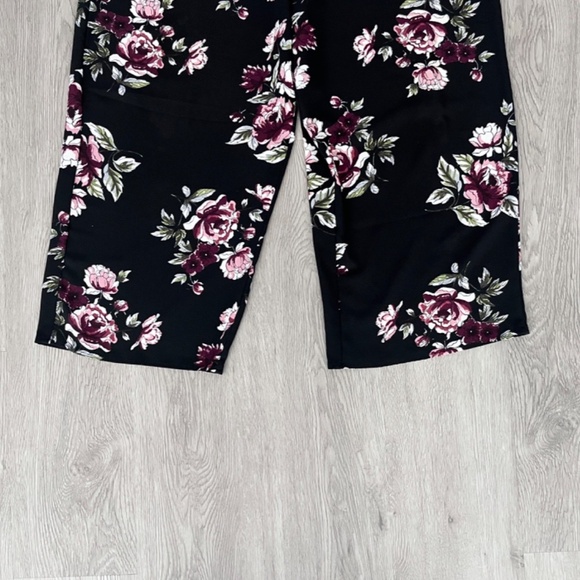 No Boundaries Junior's Black Floral Ruffled Jumpsuit Size XL - Picture 4 of 10